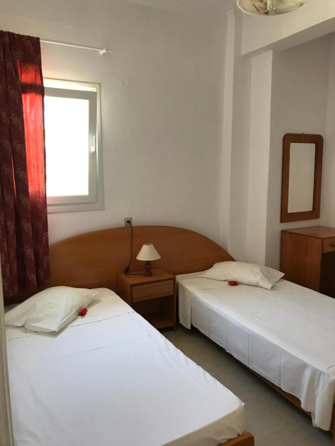 Loula'S Apartments Gouvia Ngoại thất bức ảnh